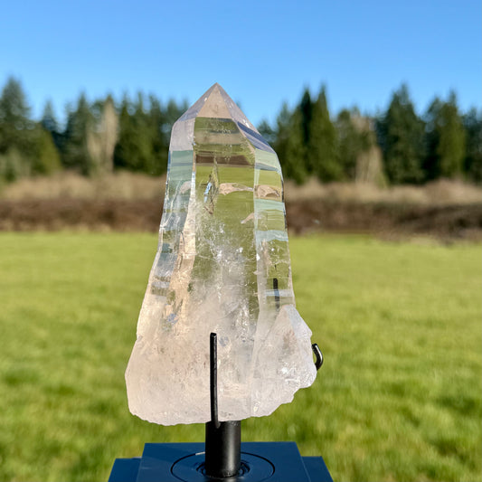 Ultra-Clear Lemurian Seed Quartz Point - Includes Custom Gallery Stand レムリアンシード・クォーツ クリスタルポイント(虹入) - カスタムスタンド付#LQ-058