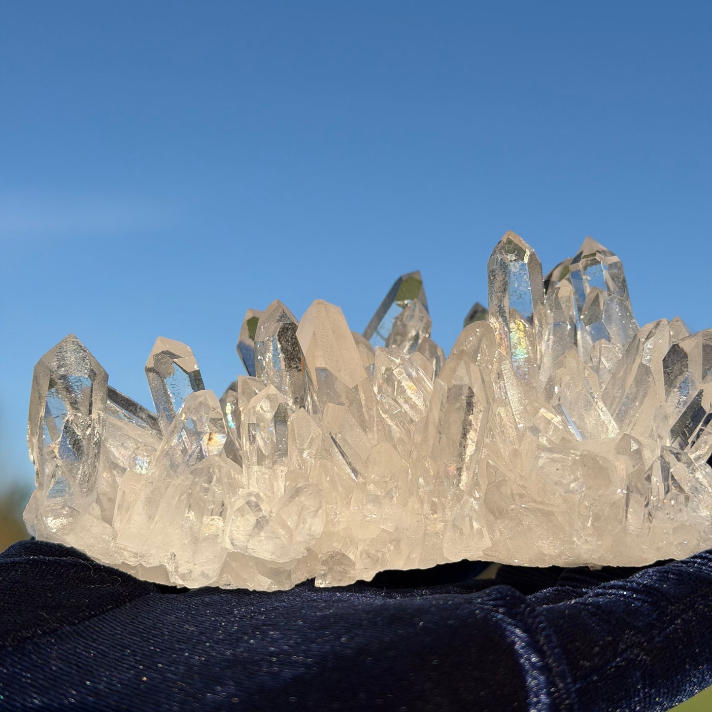 High-Clarity Quartz Cluster with Scattered Rainbows 281g  虹入り クリアクォーツ クラスター #CQ-043