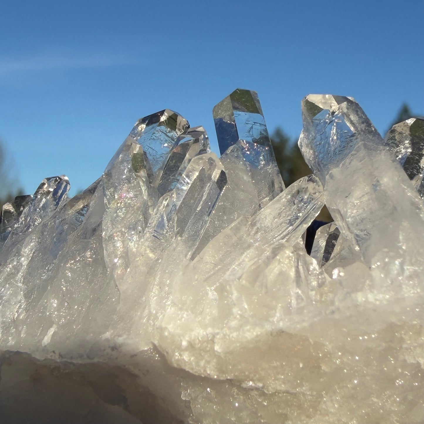 High-Clarity Quartz Cluster with Scattered Rainbows 281g  虹入り クリアクォーツ クラスター #CQ-043