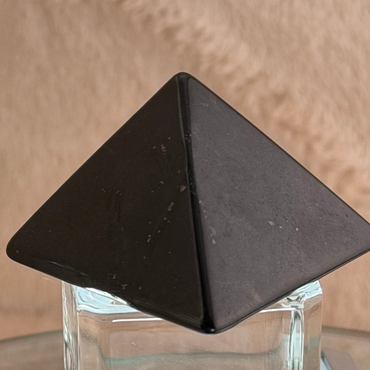 Shungite Pyramid シュンガナイト・プチピラミッド 28mm 42g #SN-069