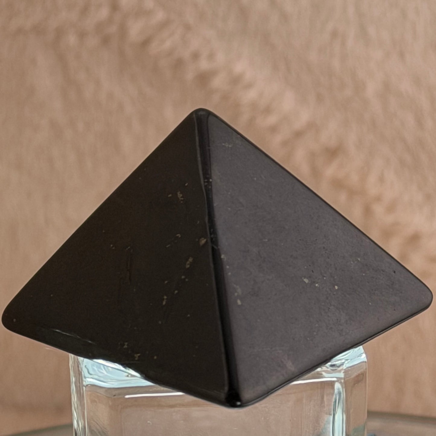 Shungite Pyramid シュンガナイト・プチピラミッド 28mm 42g #SN-069