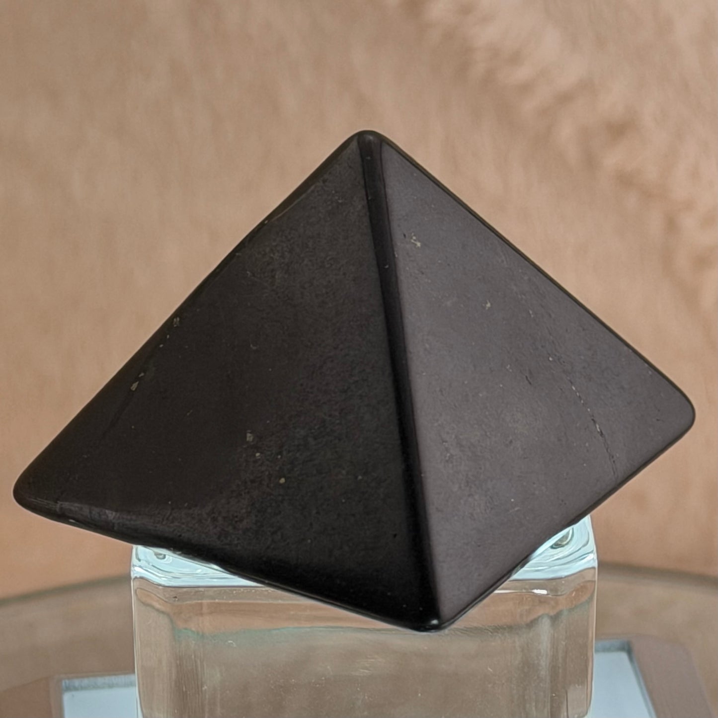 Shungite Pyramid シュンガナイト・プチピラミッド 28mm 42g #SN-069