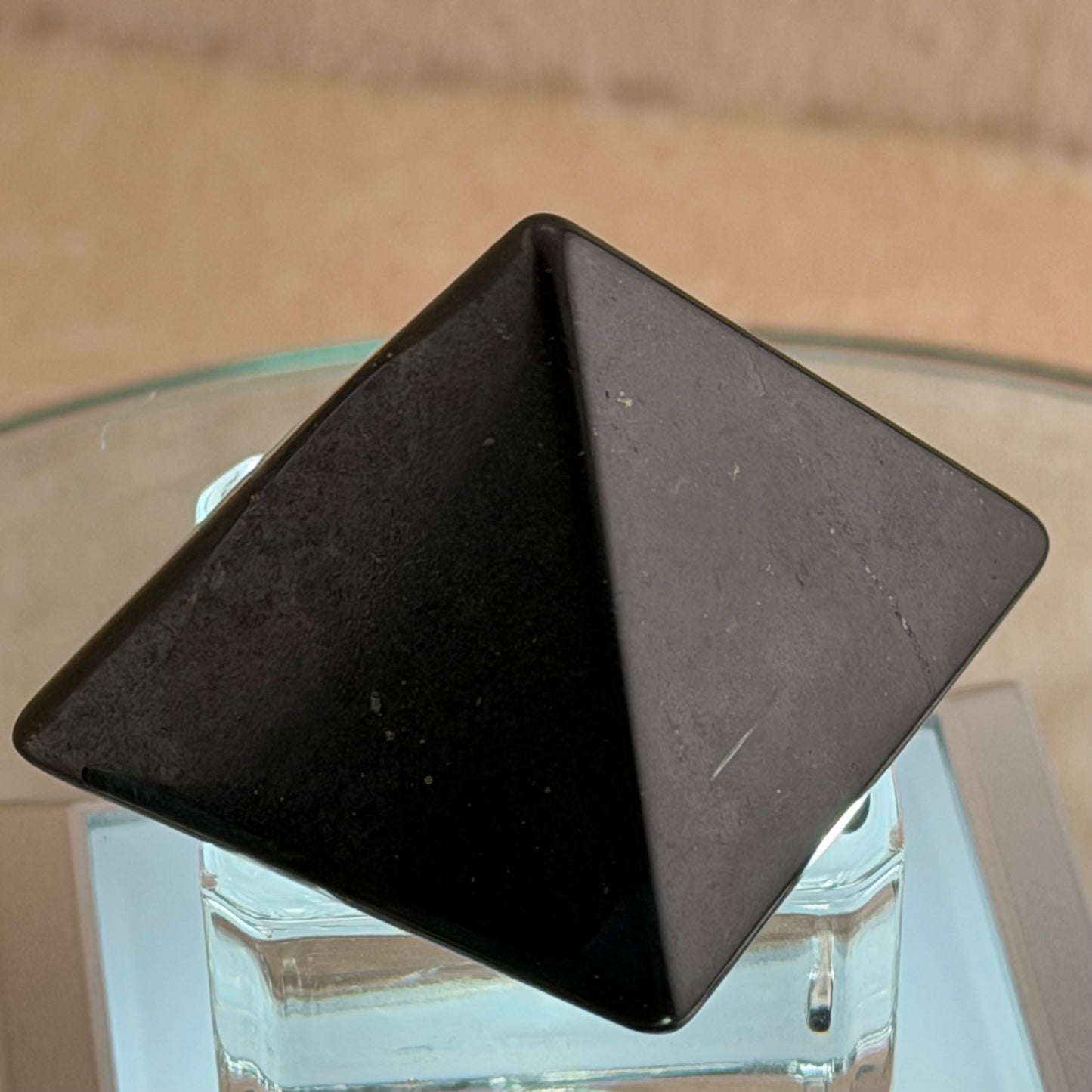 Shungite Pyramid シュンガナイト・プチピラミッド 28mm 42g #SN-069