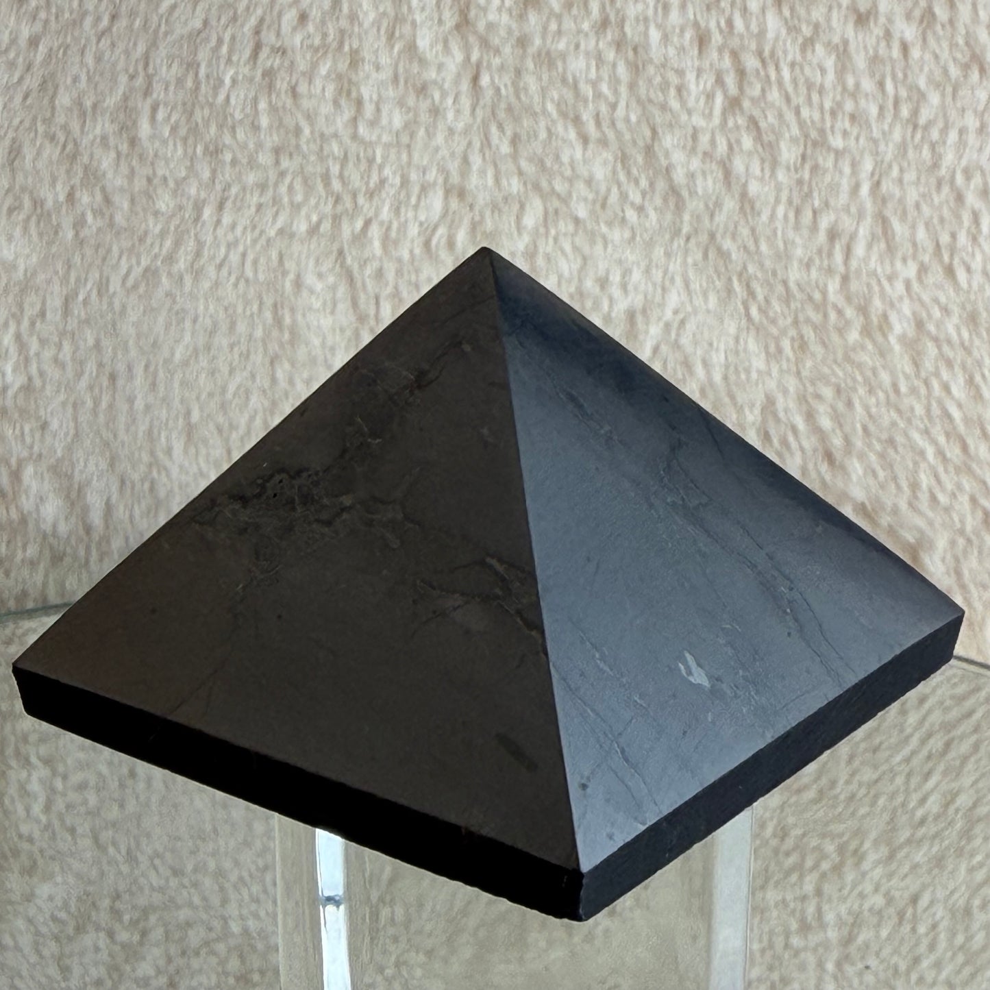 Shungite Pyramid シュンガナイト・ピラミッド37mm 102g SN-068