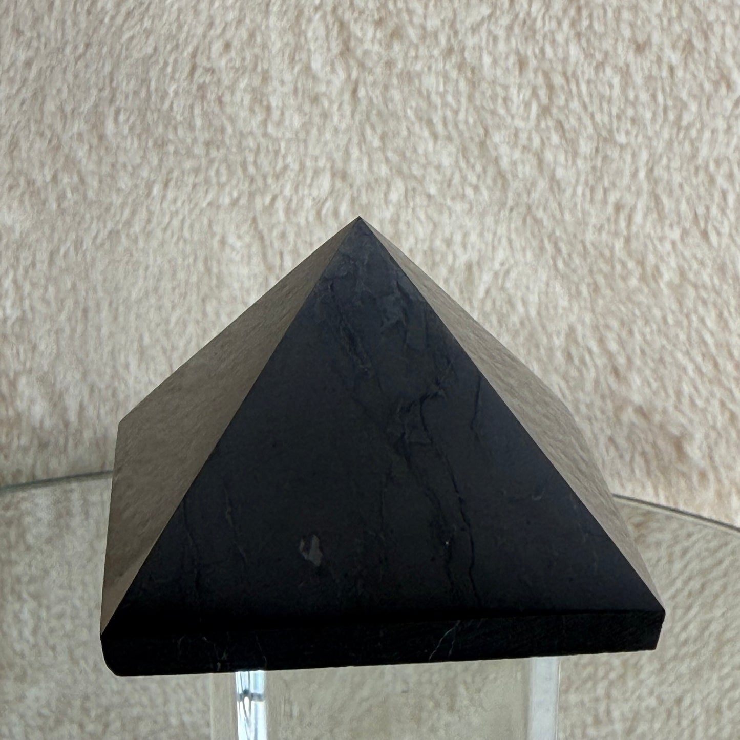 Shungite Pyramid シュンガナイト・ピラミッド37mm 102g SN-068