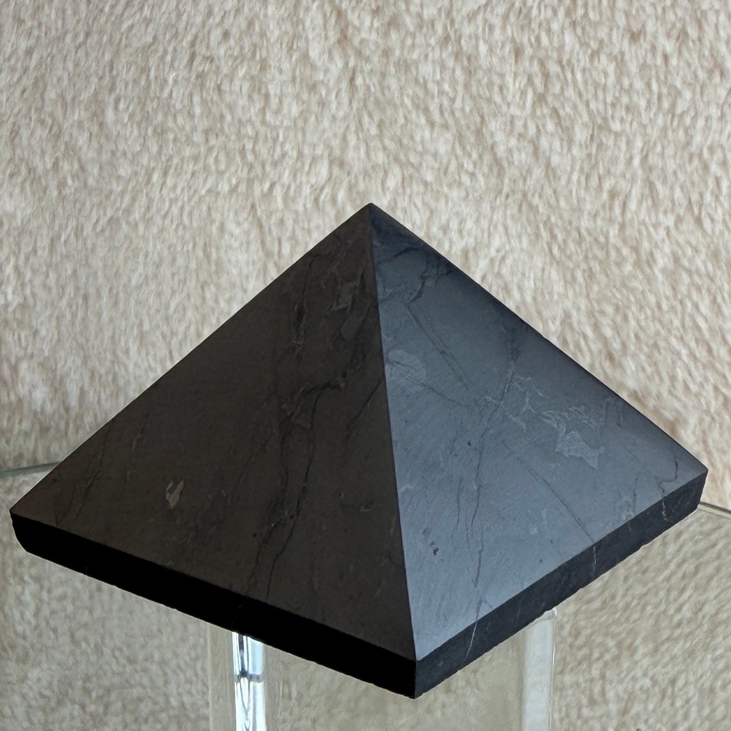 Shungite Pyramid シュンガナイト・ピラミッド37mm 102g SN-068