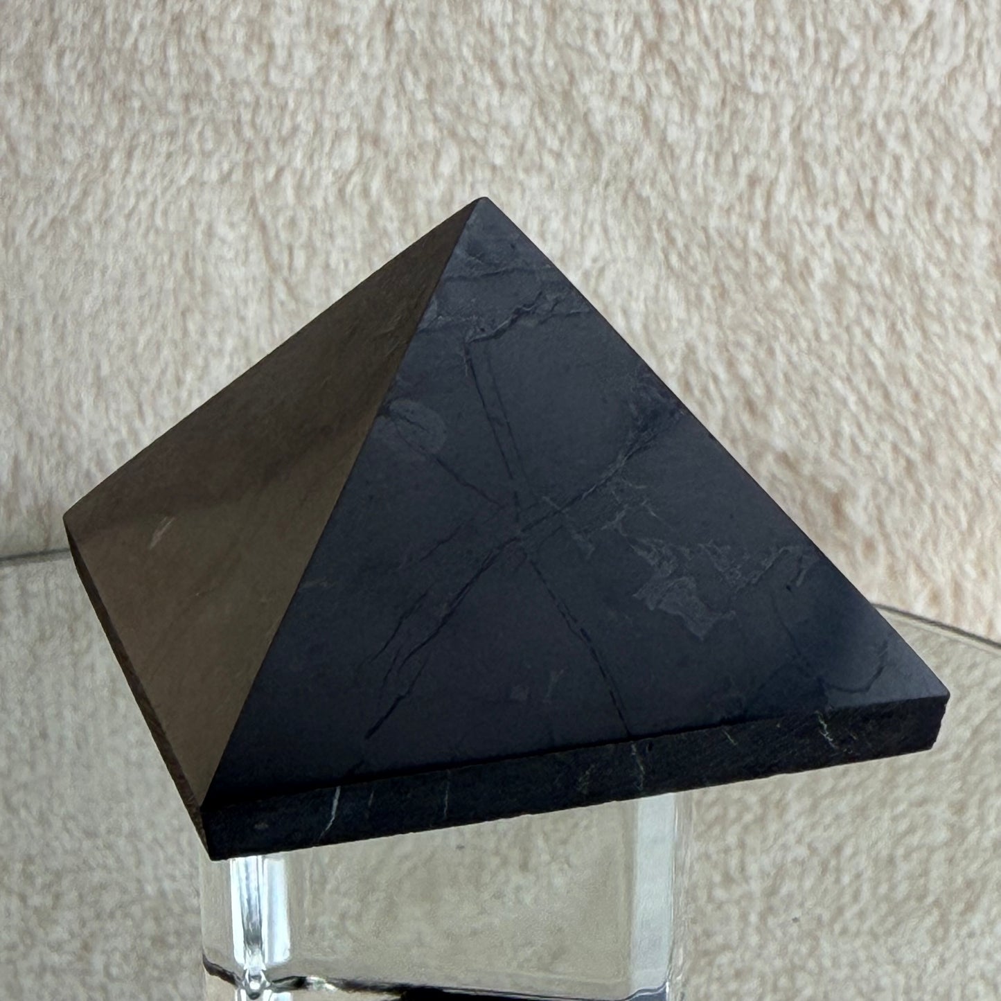 Shungite Pyramid シュンガナイト・ピラミッド37mm 102g SN-068