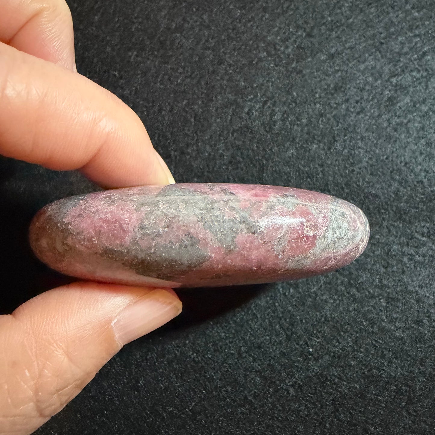 High-Quality Rhodonite Palm Stone (128g) ロードナイト #RH-101