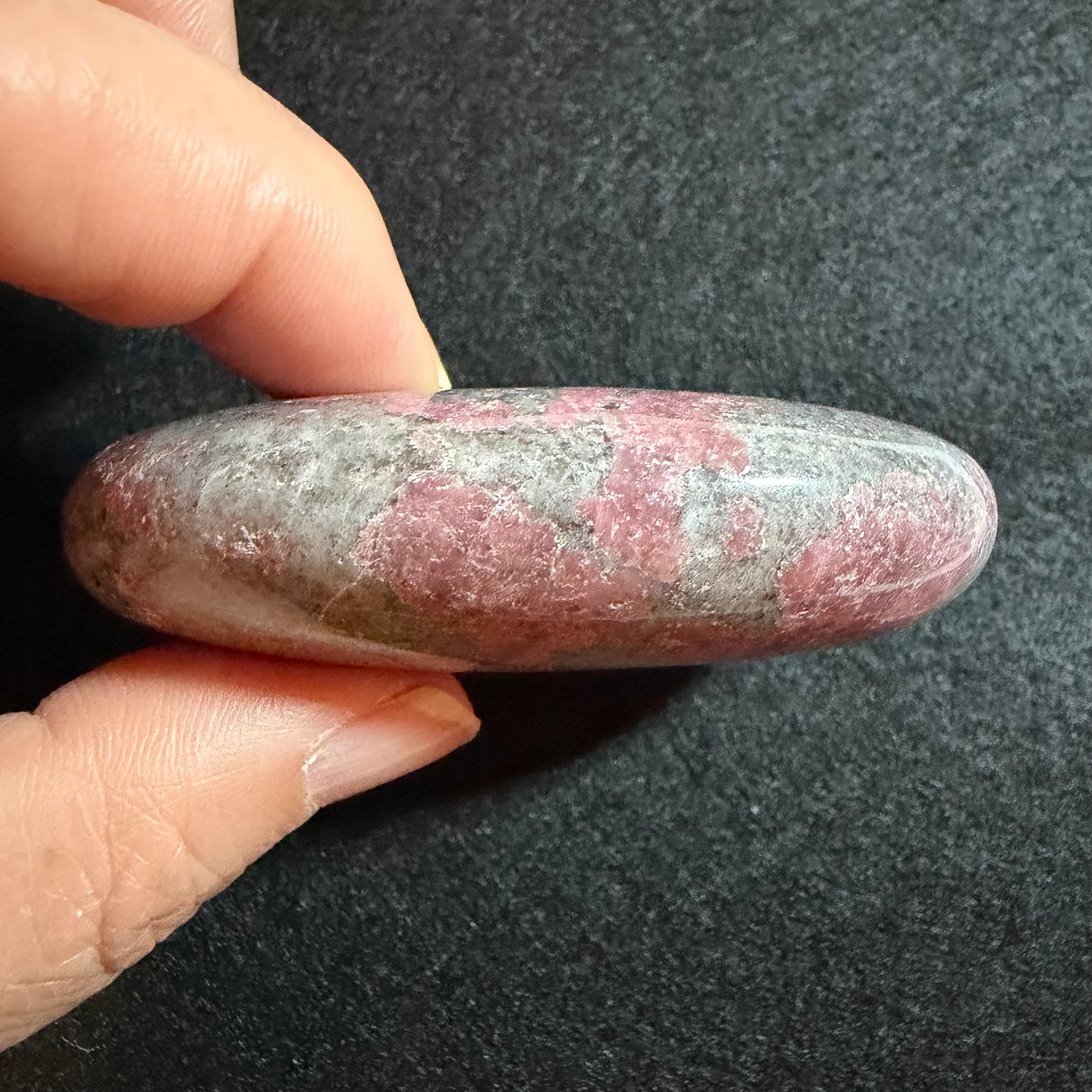 High-Quality Rhodonite Palm Stone (128g) ロードナイト #RH-101