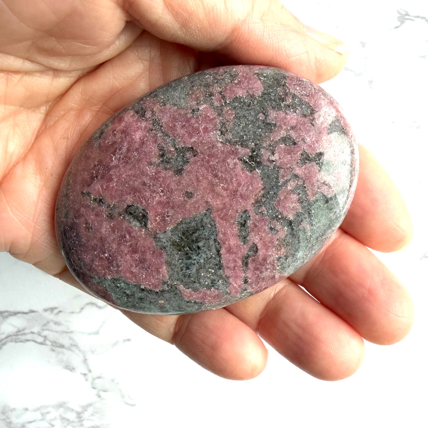 High-Quality Rhodonite Palm Stone (128g) ロードナイト #RH-101