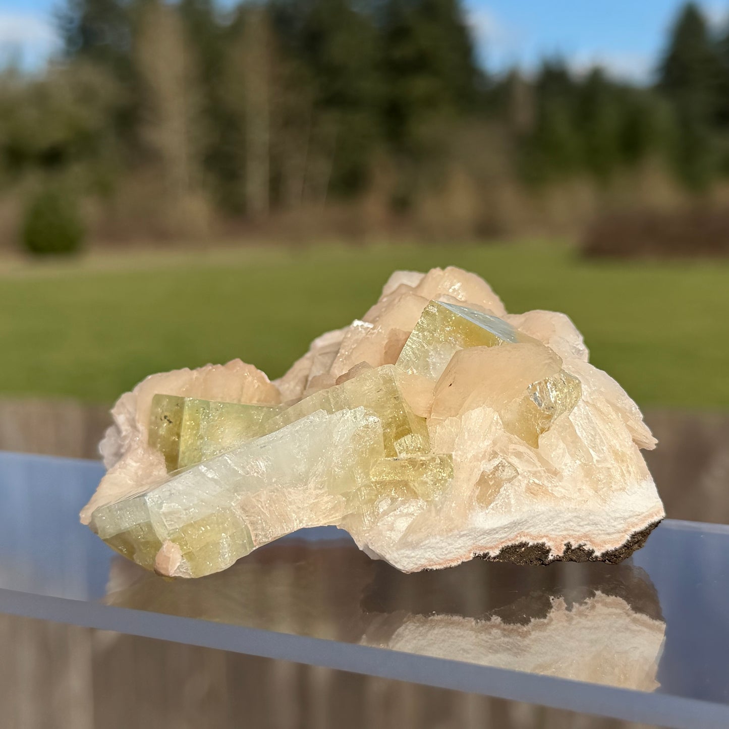 Green Apophyllite & Peach Stilbite Cluster 8.61 oz (244g)グリーンアポフィライト with ピーチスティルバイト#AP-103