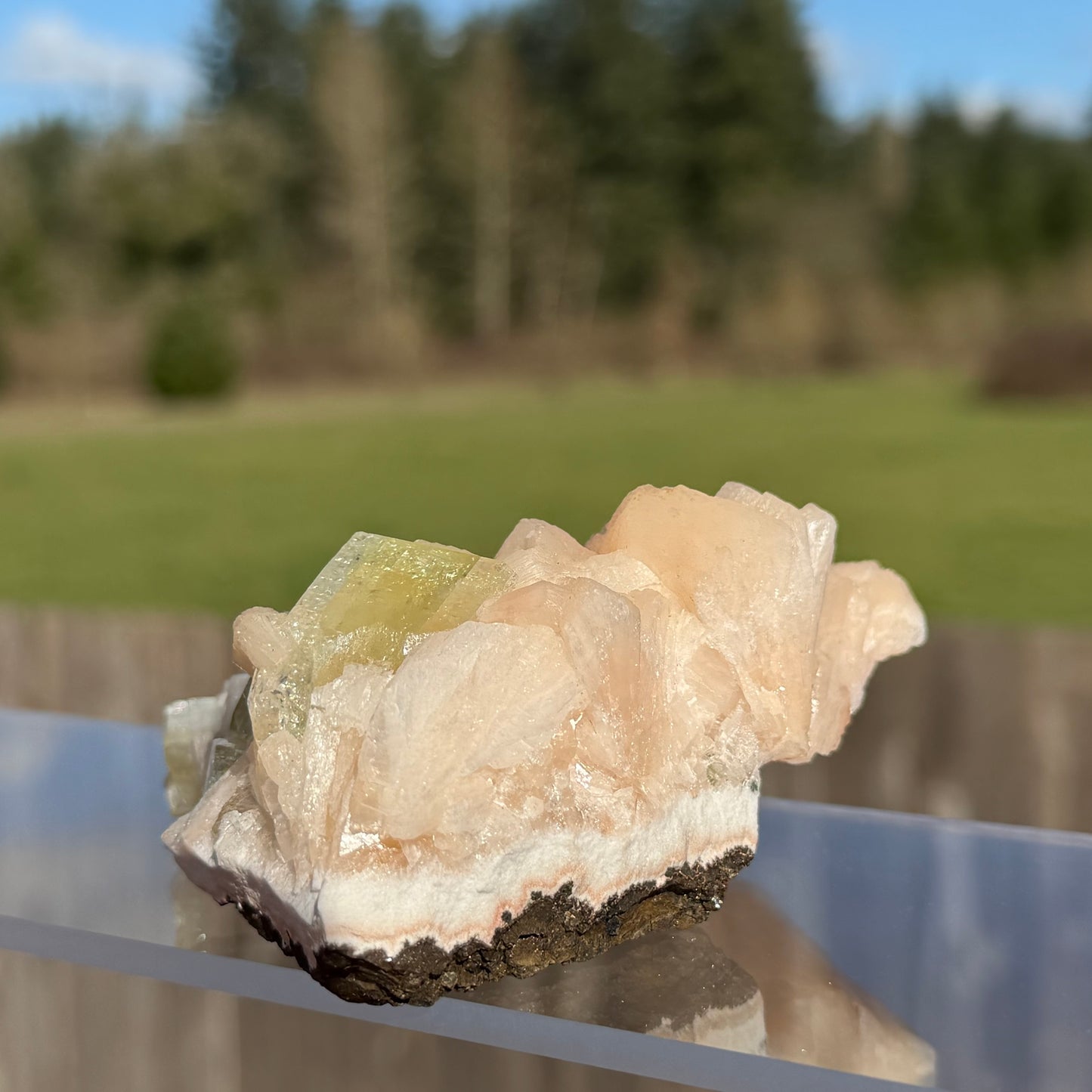 Green Apophyllite & Peach Stilbite Cluster 8.61 oz (244g)グリーンアポフィライト with ピーチスティルバイト#AP-103