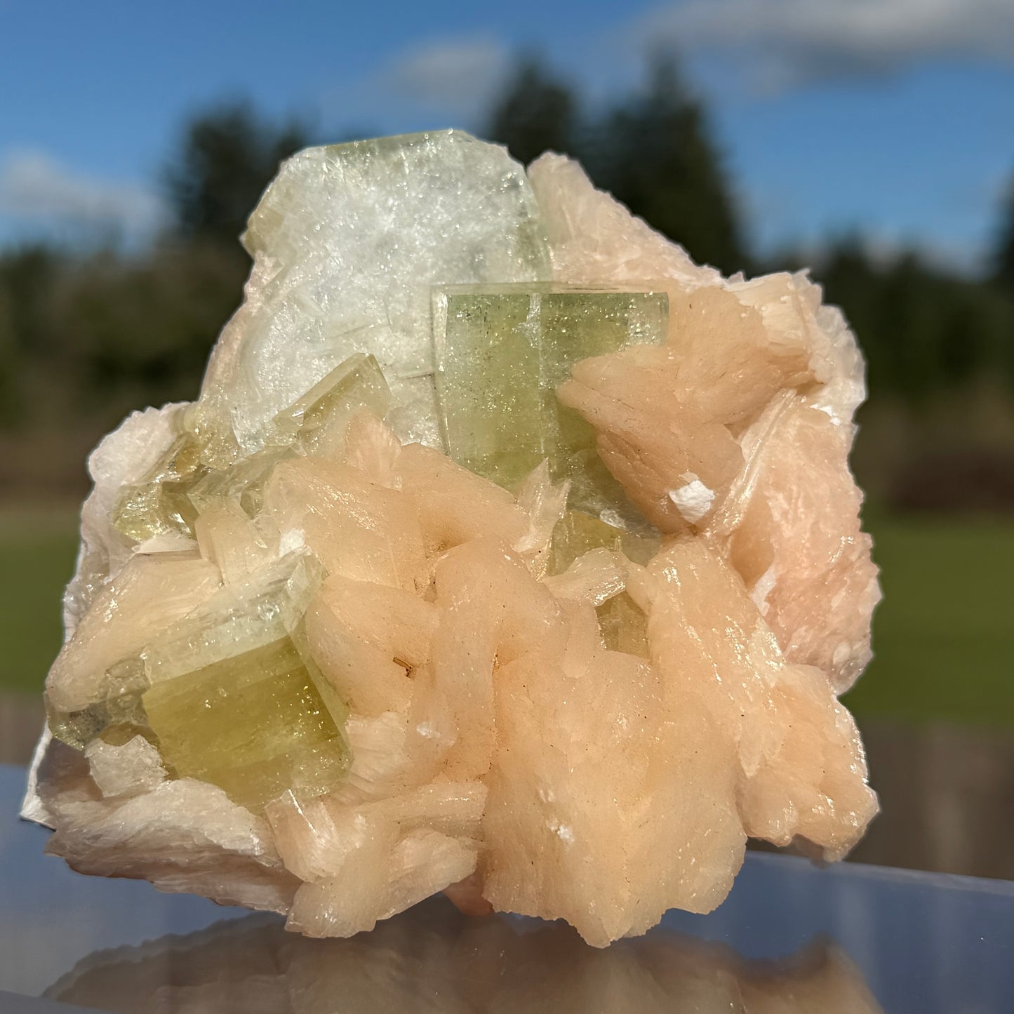 Green Apophyllite & Peach Stilbite Cluster 8.61 oz (244g)グリーンアポフィライト with ピーチスティルバイト#AP-103