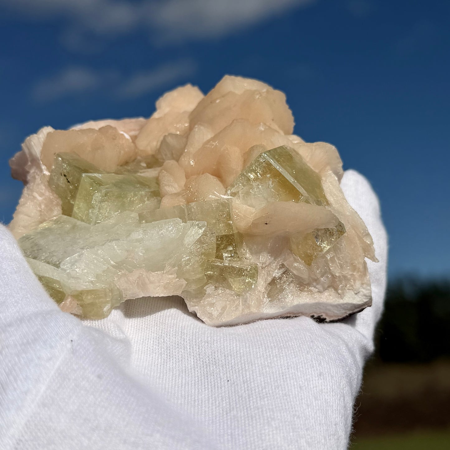 Green Apophyllite & Peach Stilbite Cluster 8.61 oz (244g)グリーンアポフィライト with ピーチスティルバイト#AP-103