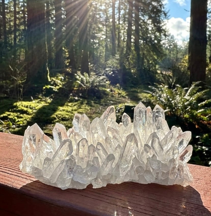 High-Clarity Quartz Cluster with Scattered Rainbows 281g  虹入り クリアクォーツ クラスター #CQ-043